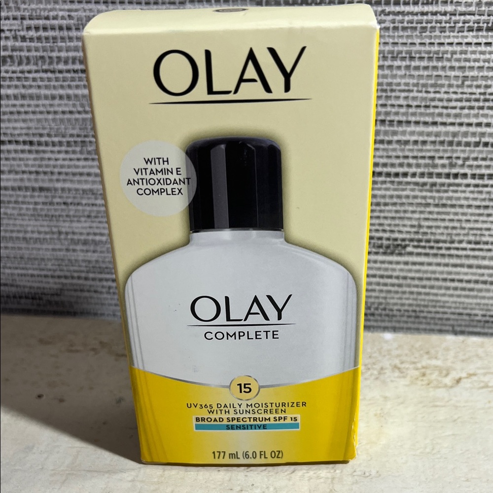 OLAY Complete Moisturizer SPF 15 with Vitamin E